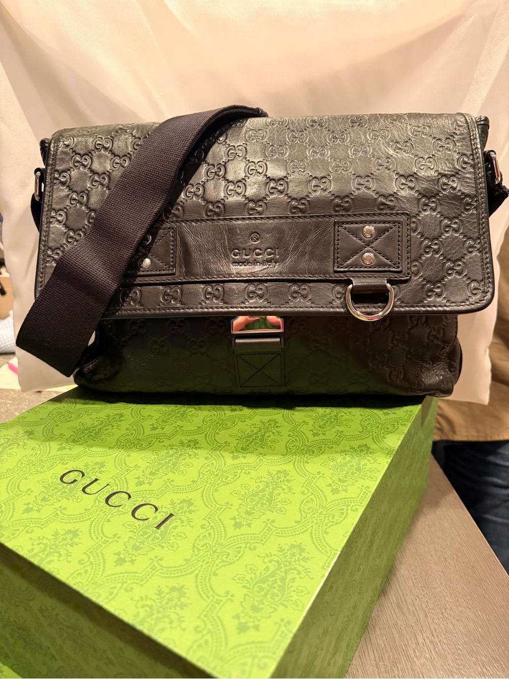 GUCCI Guccissima Crossbody with Box - Picture 2 of 15